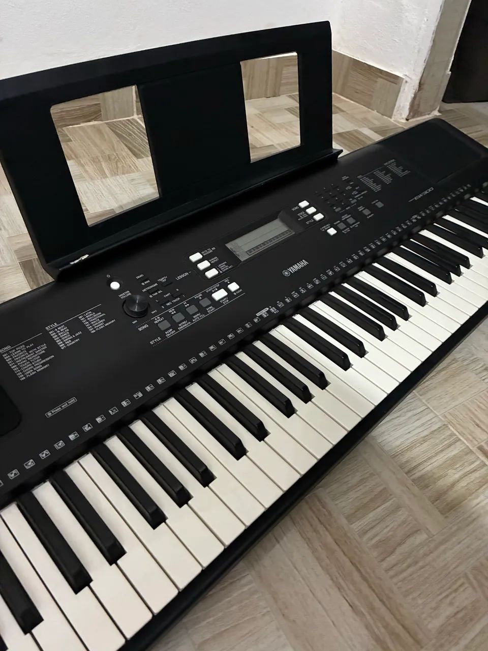 Teclado YAMAHA PSRE 423